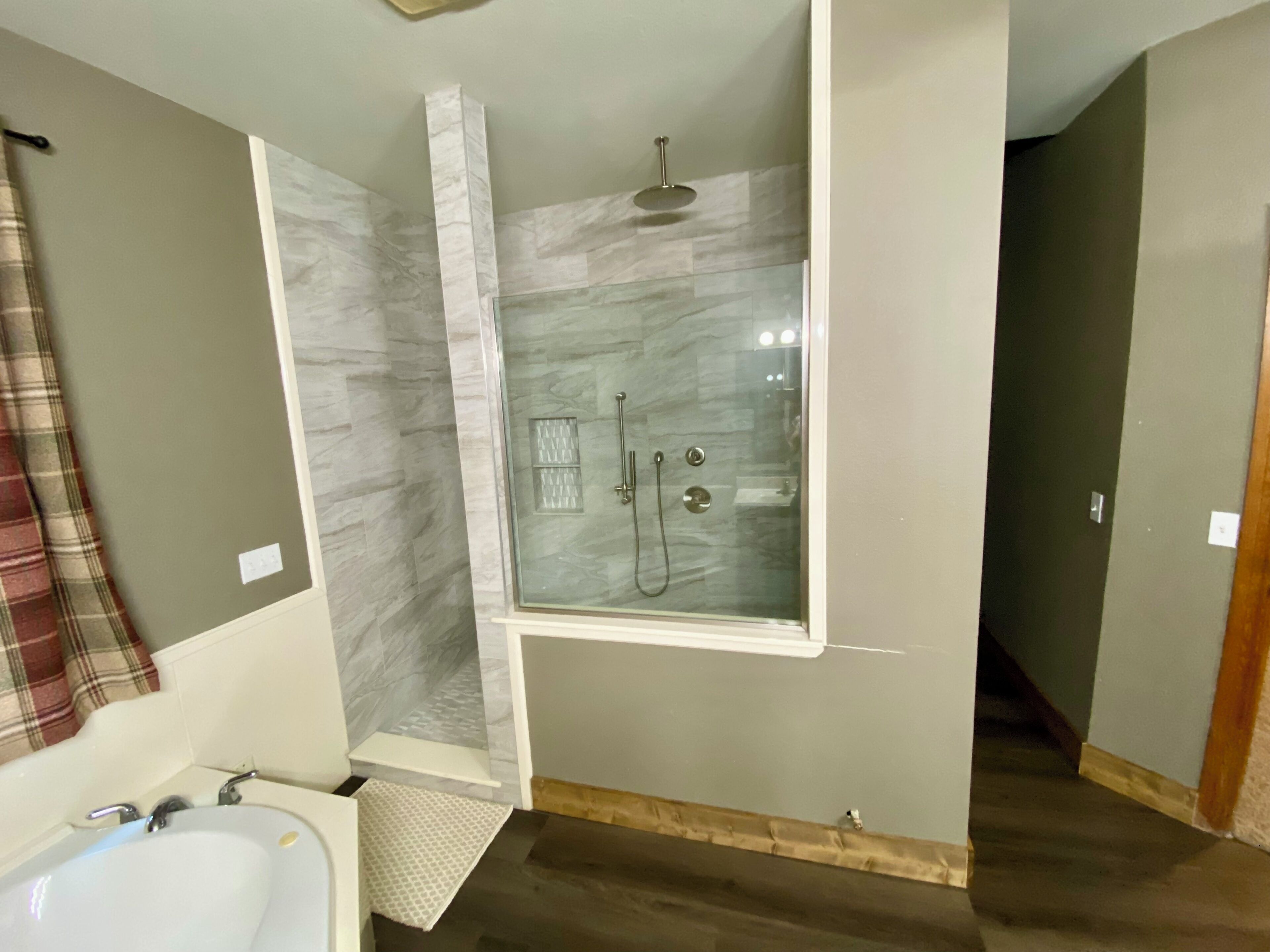 Shower, jetted tub, towels, soap
