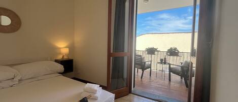 2 slaapkamers, een strijkplank/strijkijzer, gratis wifi, beddengoed