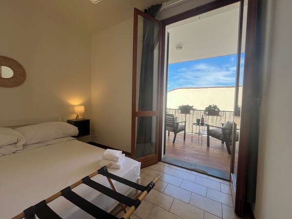 2 slaapkamers, een strijkplank/strijkijzer, gratis wifi, beddengoed