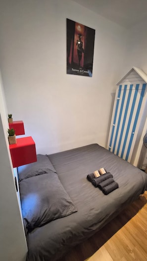 3 bedrooms, iron/ironing board, travel cot, free WiFi
