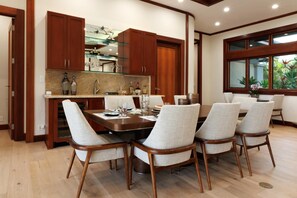 Studio (4 Bedrooms) | Dining