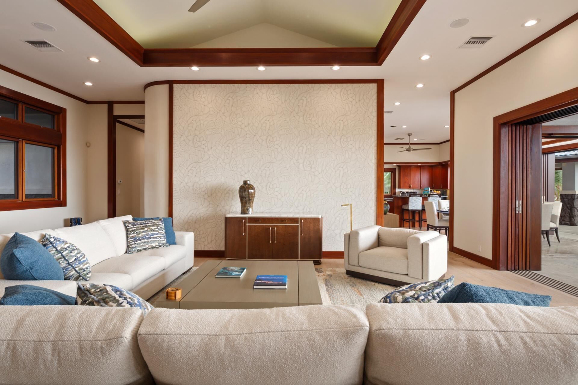 Studio (4 Bedrooms) | Wohnzimmer | Fernseher, DVD-Player