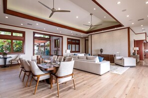 テレビ、DVD プレーヤー