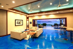 Studio (4 Bedrooms) | Living room