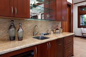 Studio (4 Bedrooms) | Restauranger