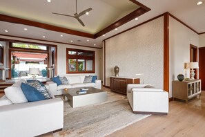 Studio (4 Bedrooms) | Living room