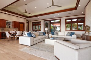 Studio (4 Bedrooms) | Living room