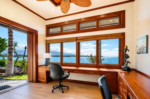 Studio (4 Bedrooms) | In-room business center