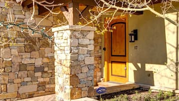 Studio (6 Bedrooms) | EntrĂ©e de lâhĂ©bergement