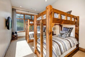 6 bedrooms, down comforters, laptop workspace, iron/ironing board