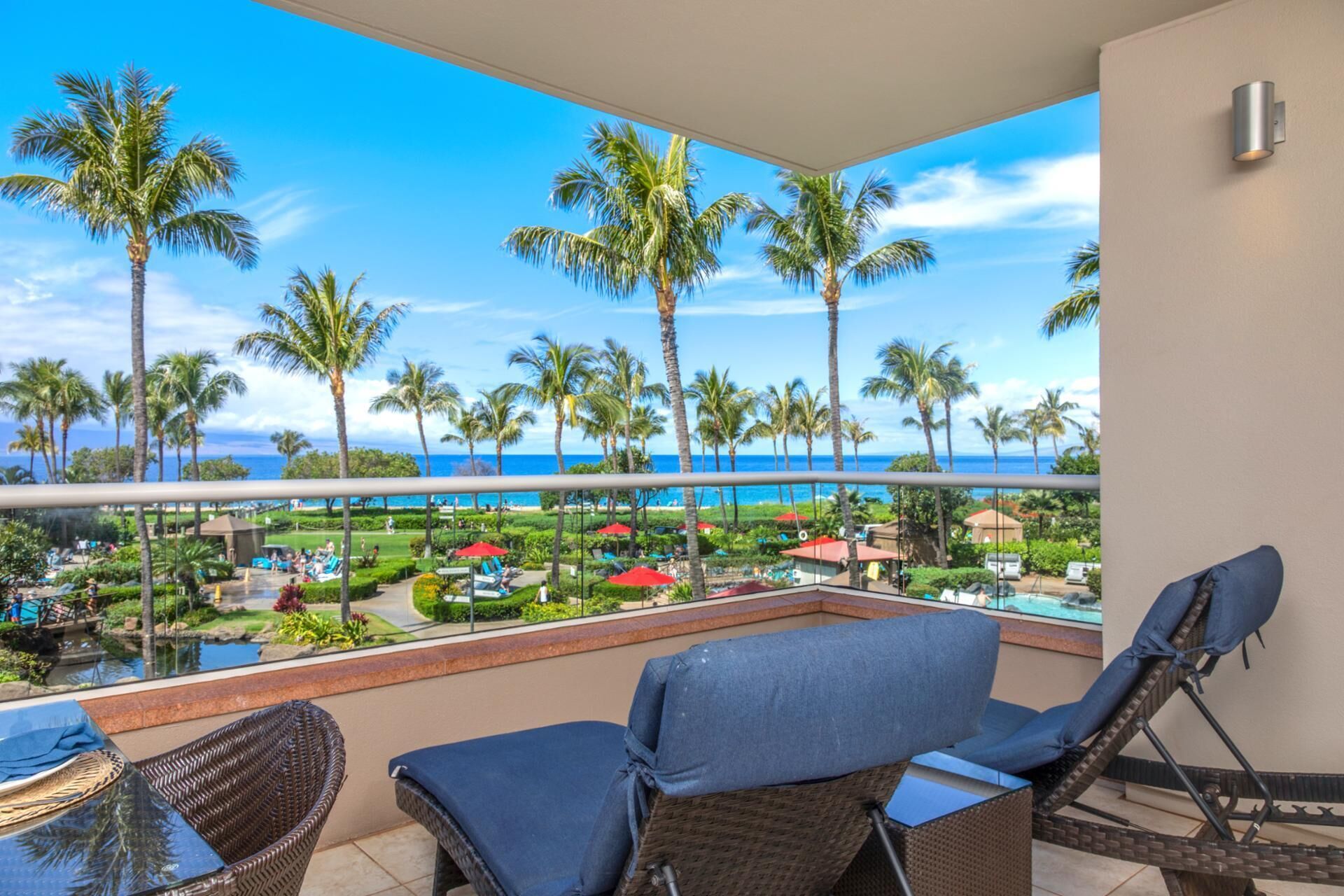 Condo (4 Bedrooms) | Front of property