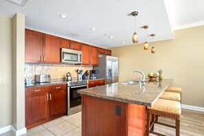 Condo (4 Bedrooms) | Private kitchen