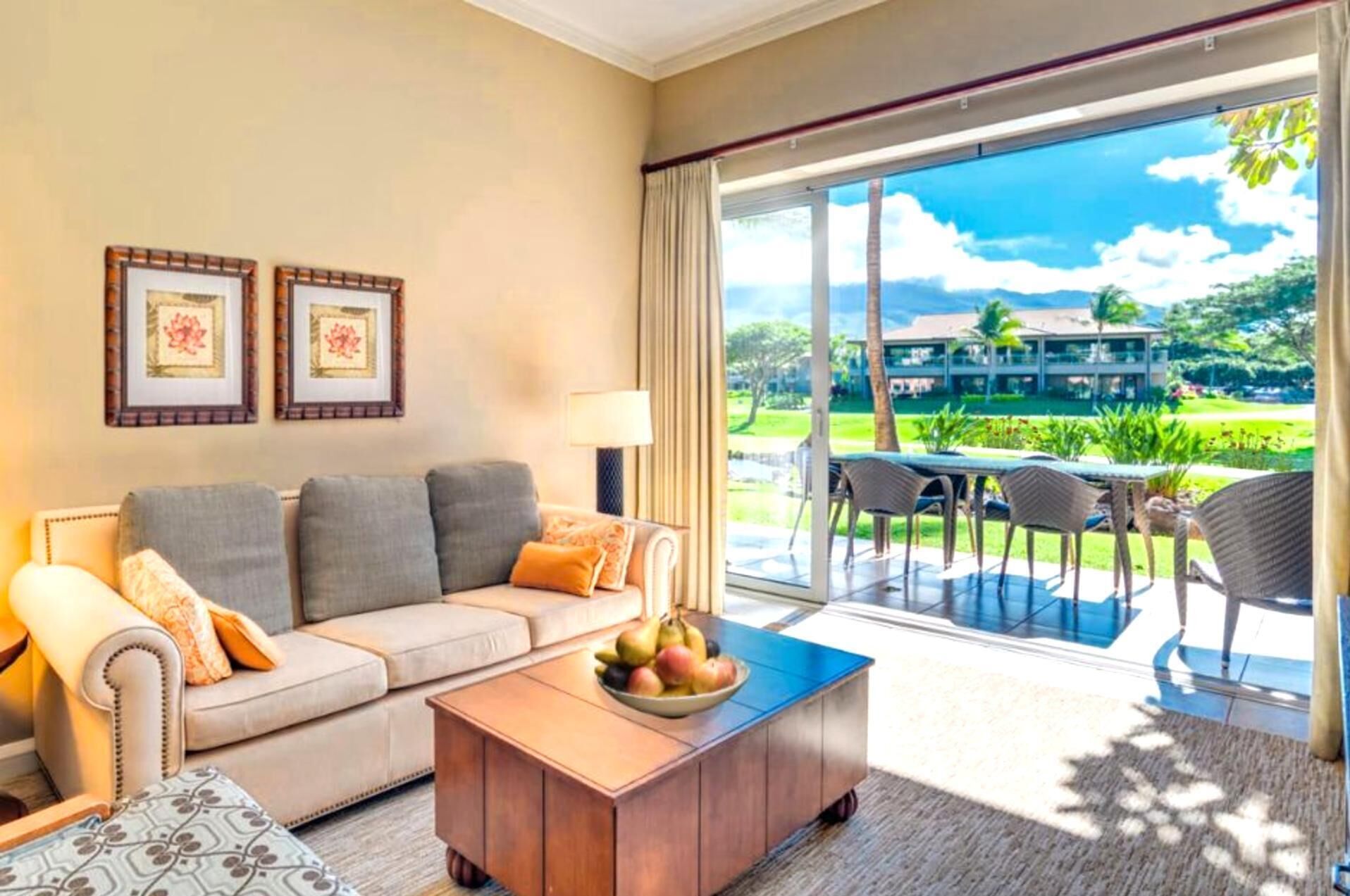 Condo (6 Bedrooms) | Living room | TV