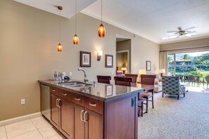 Condo (4 Bedrooms) | Private kitchen | Microwave, oven, dishwasher, coffee/tea maker