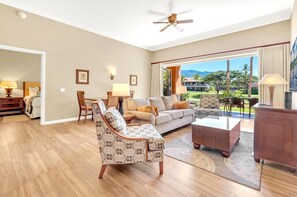 Condo (6 Bedrooms) | Living room | TV