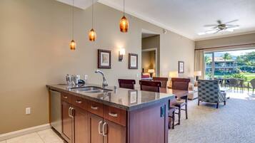 Condo (4 Bedrooms) | Private kitchen | Microwave, oven, dishwasher, coffee/tea maker