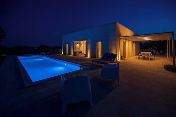 Vista frontal de la propiedad