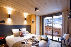 6 bedrooms, travel crib, free WiFi, bed sheets