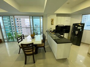 Superior Apartment, 2 Bedrooms, Balcony, Beach View | Ruang tamu