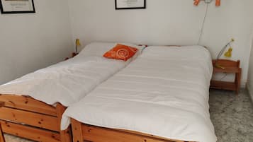 2 slaapkamers, een strijkplank/strijkijzer, gratis wifi, beddengoed