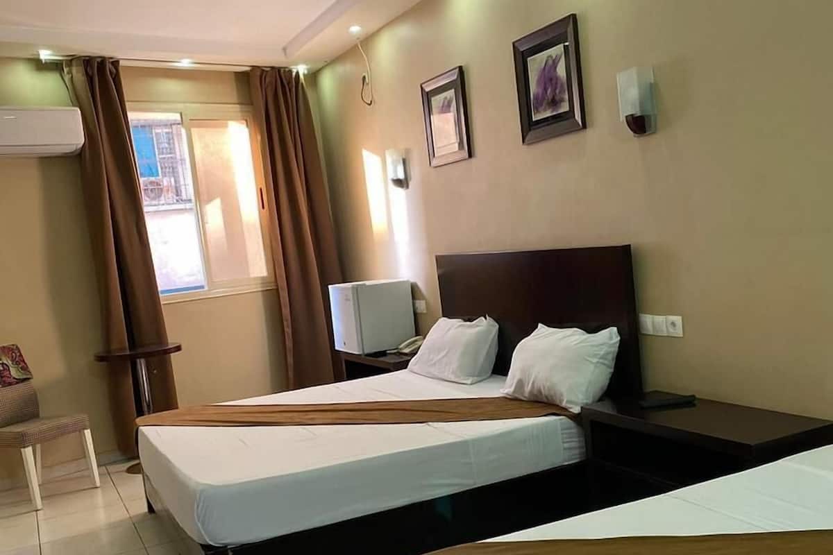 Kamar Triple Comfort, pemandangan kota | Setrika/meja setrika dan Wi-Fi gratis