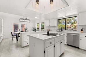 Fridge, microwave, oven, stovetop - Most exclusive Villa in San Antonio (San Antonio)