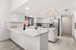 Fridge, microwave, oven, stovetop - Most exclusive Villa in San Antonio (San Antonio)