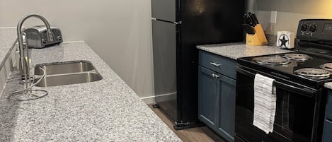 Microondas, horno, placa de cocina, lavavajillas