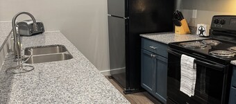 2-bedroom apartment in lovely Victoria with WiFi, AC