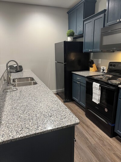 2-bedroom apartment in lovely Victoria with WiFi, AC