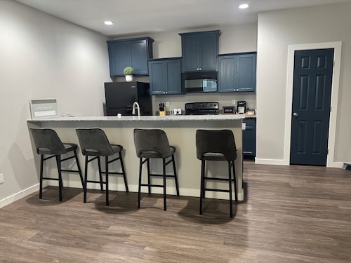 2-bedroom apartment in lovely Victoria with WiFi, AC