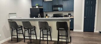 2-bedroom apartment in lovely Victoria with WiFi, AC