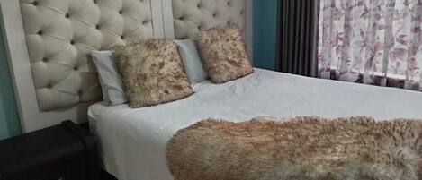 2 室のベッドルーム、アイロン / アイロン台、WiFi、ベッドシーツ