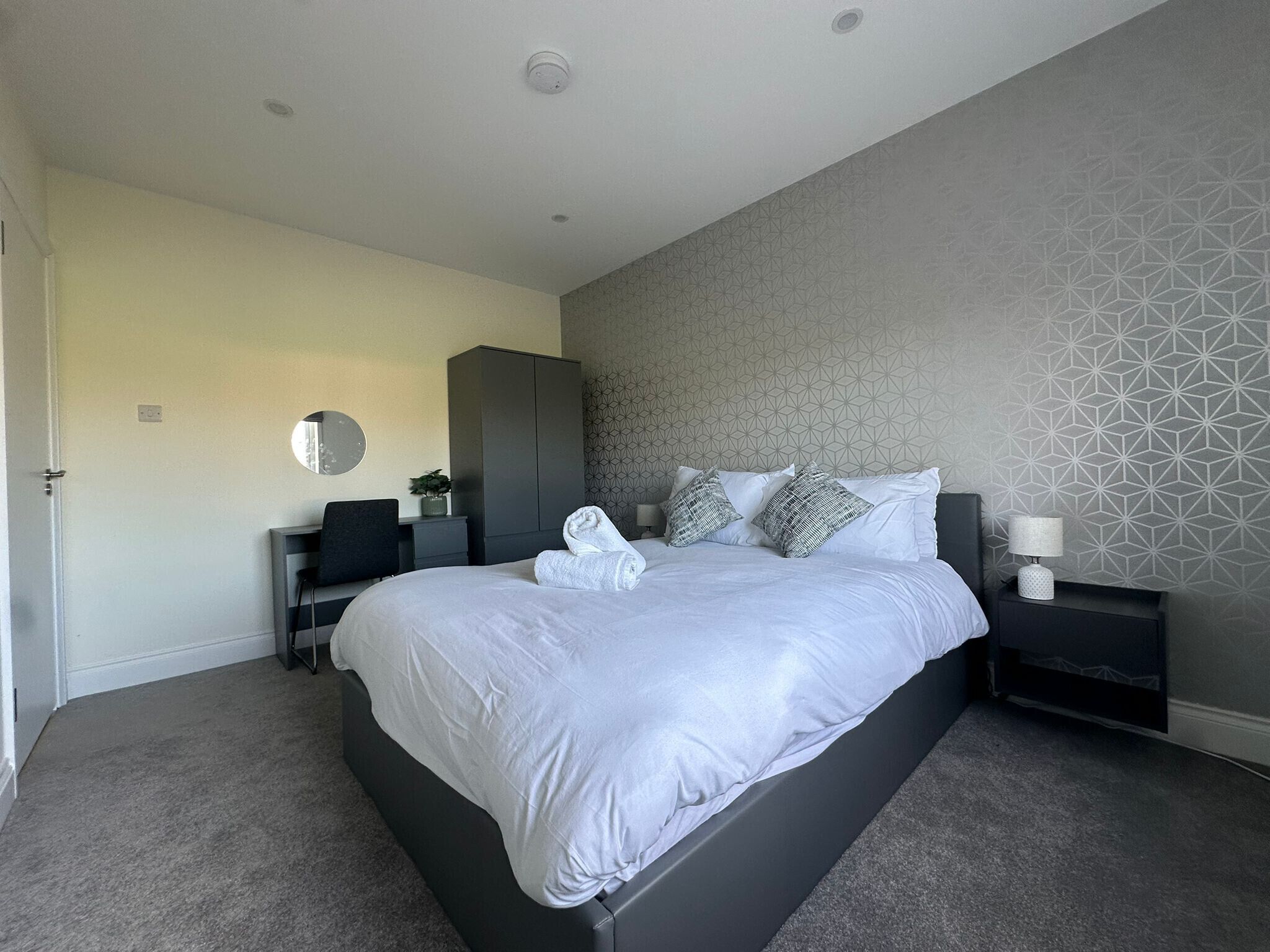 3 chambres, fer et planche à repasser, Wi-Fi gratuit, draps fournis