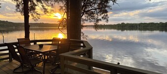 Round Rock Lodge - Retreat Nestled Among The Trees With Stunning Lake Views