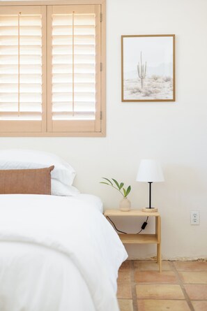 3 bedrooms, desk, iron/ironing board, free WiFi