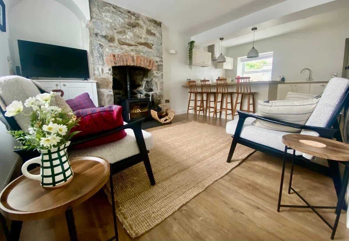 TV, fireplace, offices