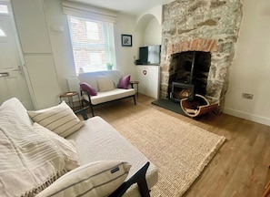 TV, fireplace