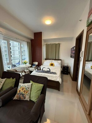 1 bedroom, iron/ironing board, internet, bed sheets - Spacious Studio unit with Balcony and Seaview (Lapu-Lapu)