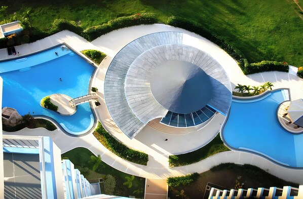 Pool - Spacious Studio unit with Balcony and Seaview (Lapu-Lapu)