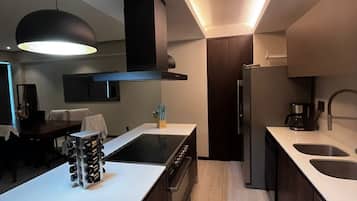 Oven, stovetop, dishwasher