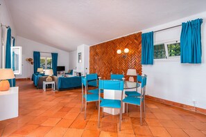 Dining - Holiday Home 'Ocean' with Sea View, Shared Pool and Wi-Fi (Prainha)