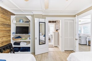 3 bedrooms, desk, iron/ironing board, WiFi