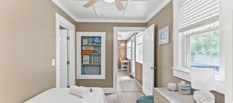 Bright & Cozy 1915 Cottage, Pet Friendly 🐶, Near Beach 🏖️ & Downtown, Great spot.