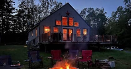 Enchanting 4-bedroom chalet with WiFi in Andover