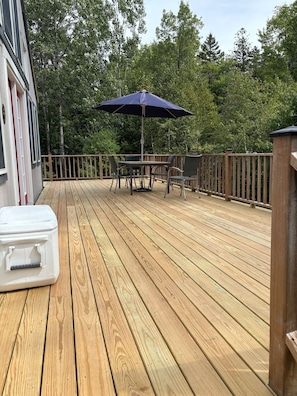Outdoor dining - Enchanting 4-bedroom chalet with WiFi in Andover (Andover)
