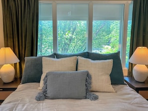 3 habitaciones, tabla de planchar con plancha, wifi y ropa de cama 