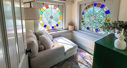 Spacious 3-bedroom apartment with WiFi, AC on Main Street Stockbridge