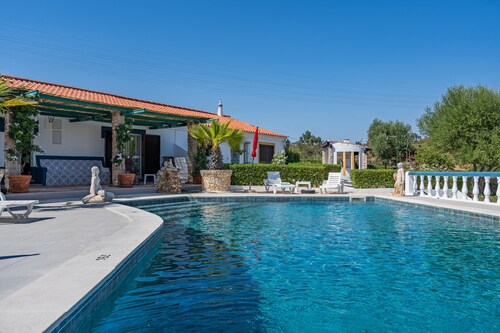 Country House 'Horta Da Ti'mariana' with Private Pool
