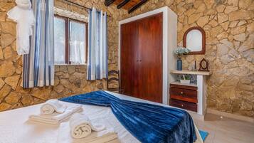 3 quartos, ferros/tábuas de passar roupa, Wi-Fi, roupa de cama